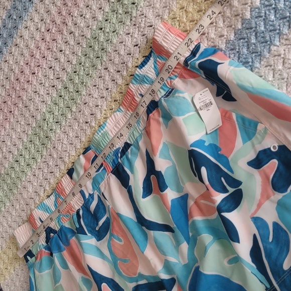 NWT Old Navy XXL Geo Print Stretch Tech Quick Dry Shorts - Picture 10 of 16